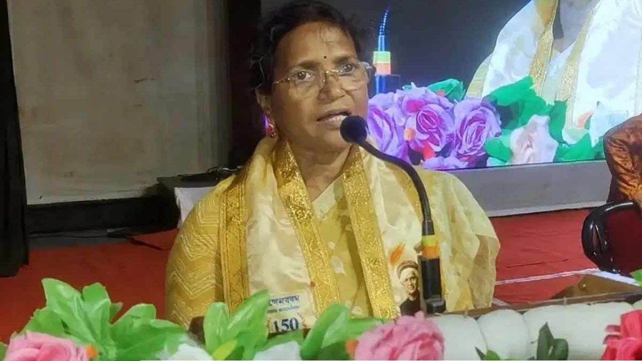  ‘বিধায়কের নাম করে টাকা চাইলে ছবি তুলে রাখুন’! পানিহাটিতে তোলাবাজদের বিরুদ্ধে কড়া হুঁশিয়ারি রত্না দেবনাথের