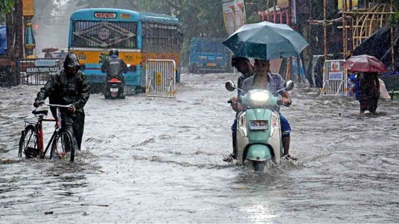 কলকাতা-সহ দক্ষিণের আট জেলায় আরও বাড়বে বৃষ্টি?