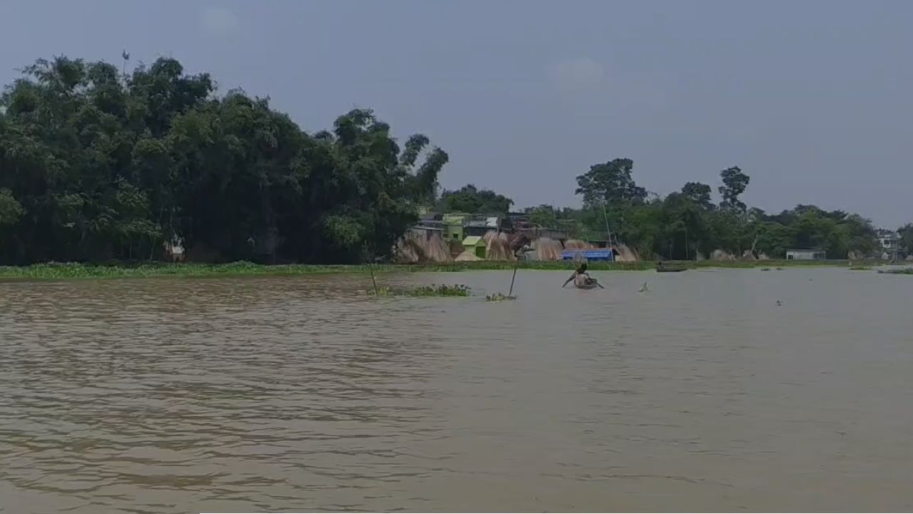 ভূতনিতে পলকে তলিয়ে গেলেন কৃষক, দিশাহারা ৩ সন্তানের পরিবার