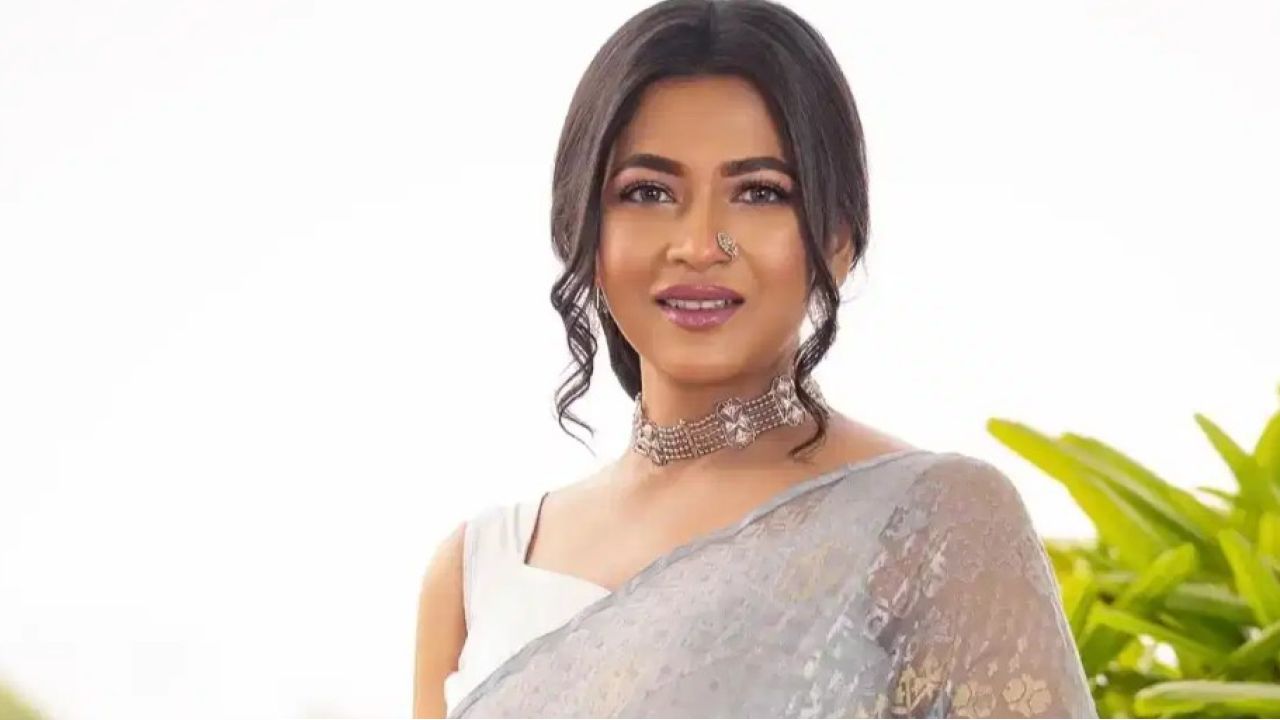 বিদেশে ৩ বছরের শিশুর সামনেই অভিনেত্রীকে চরম হেনস্থা! শেষ না দেখে ফিরব না, কার বিরুদ্ধে তোপ দাগলেন বাঁধন?