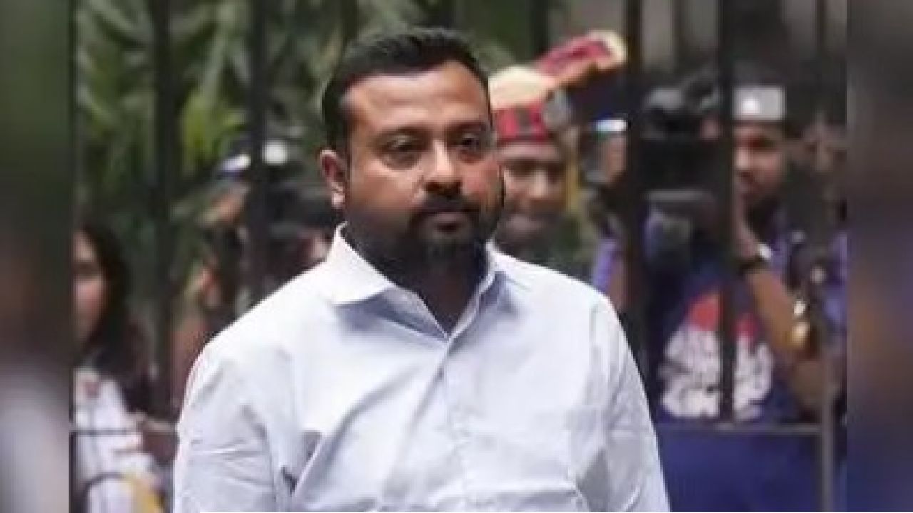 'RAY' নাকি 'ROY'? পদবির বানান নিয়ে প্রশ্ন এড়ানোর অভিযোগ অভিষেকের পিএ-র বিরুদ্ধে!