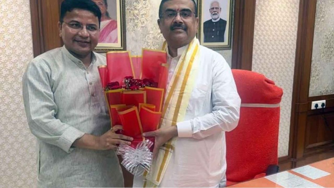 বিমানবন্দর থেকে বান্দোয়ানে ফিল্ম সিটি, পুরুলিয়ার রূপরেখা নিয়ে শুভেন্দুর দরবারে জ্যোতির্ময়!