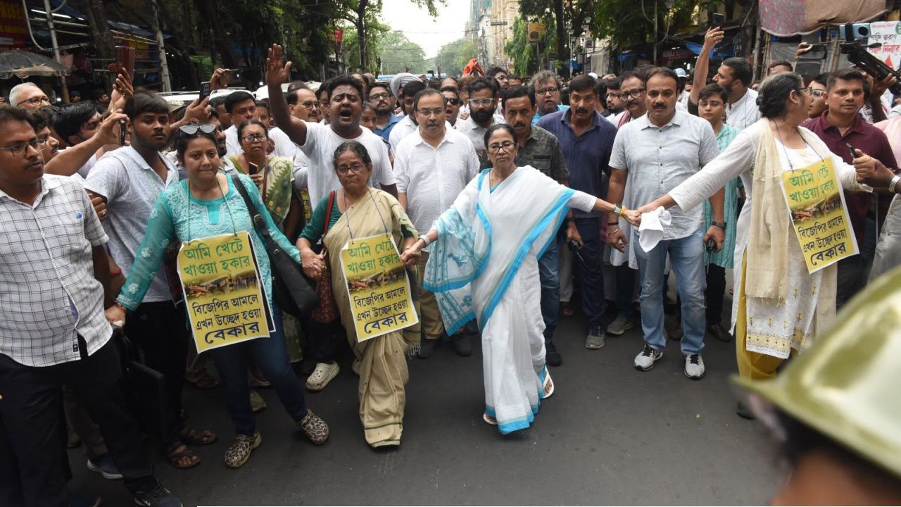 হাইকোর্টের অনুমতিতে হুগলিতে মমতার সভা, প্রতীক লড়াইয়ের মীমাংসা কবে?
