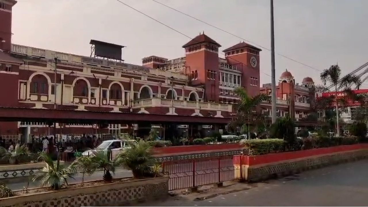 Howrah Station: কবে থেকে শুরু হাওড়ায় স্কাইওয়াক? কী বললেন রেল কর্তা ? 