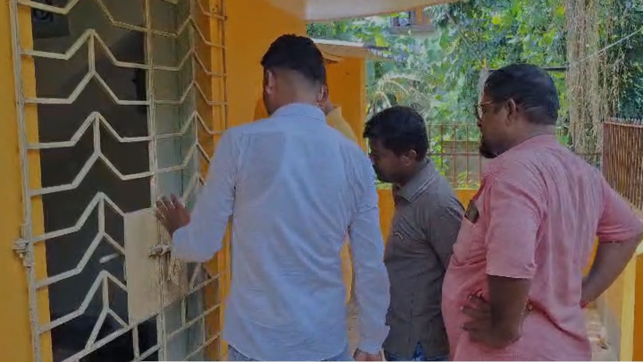 Burdwan: মন্ত্রীর পাড়াতেই দুঃসাহসিক চুরি! এক রাতে ৫ বাড়িতে তাণ্ডব চোরদের, কাঠগড়ায় নিরাপত্তা