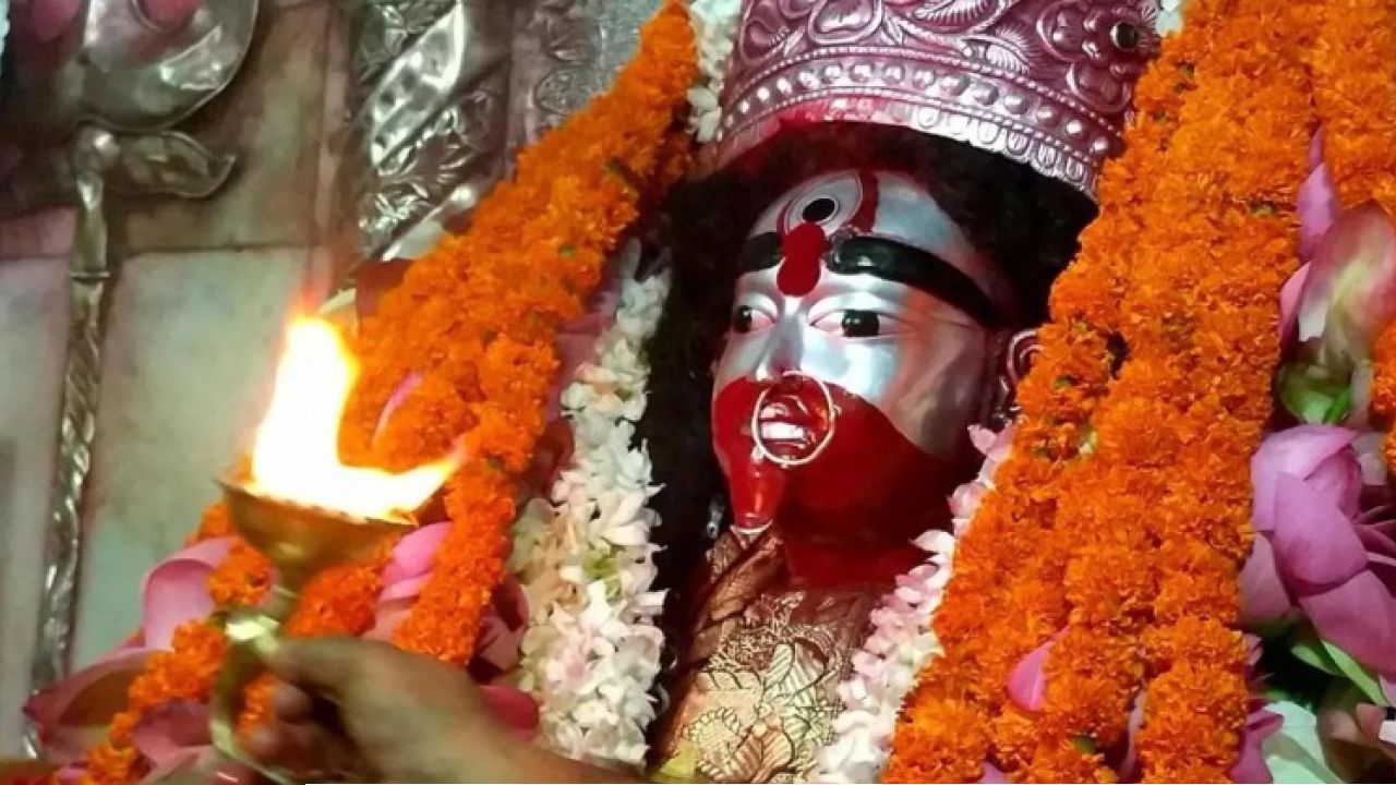 Tarapith Temple: নাটমন্দিরে দাঁড়িয়েই অনায়াসে মা তারার দর্শন! ভক্তদের সুবিধার কথা ভেবে বদলে যাচ্ছে গর্ভগৃহের রূপ