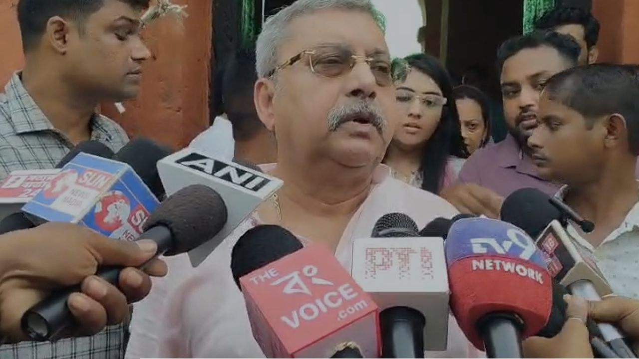 Kalyan Banerjee: মুখ্যমন্ত্রীকে ‘গুন্ডা’ কটাক্ষ! কুকথায় আরও চাপে কল্যাণ, শান্তিপুর থানায় লিখিত অভিযোগ বিজেপির