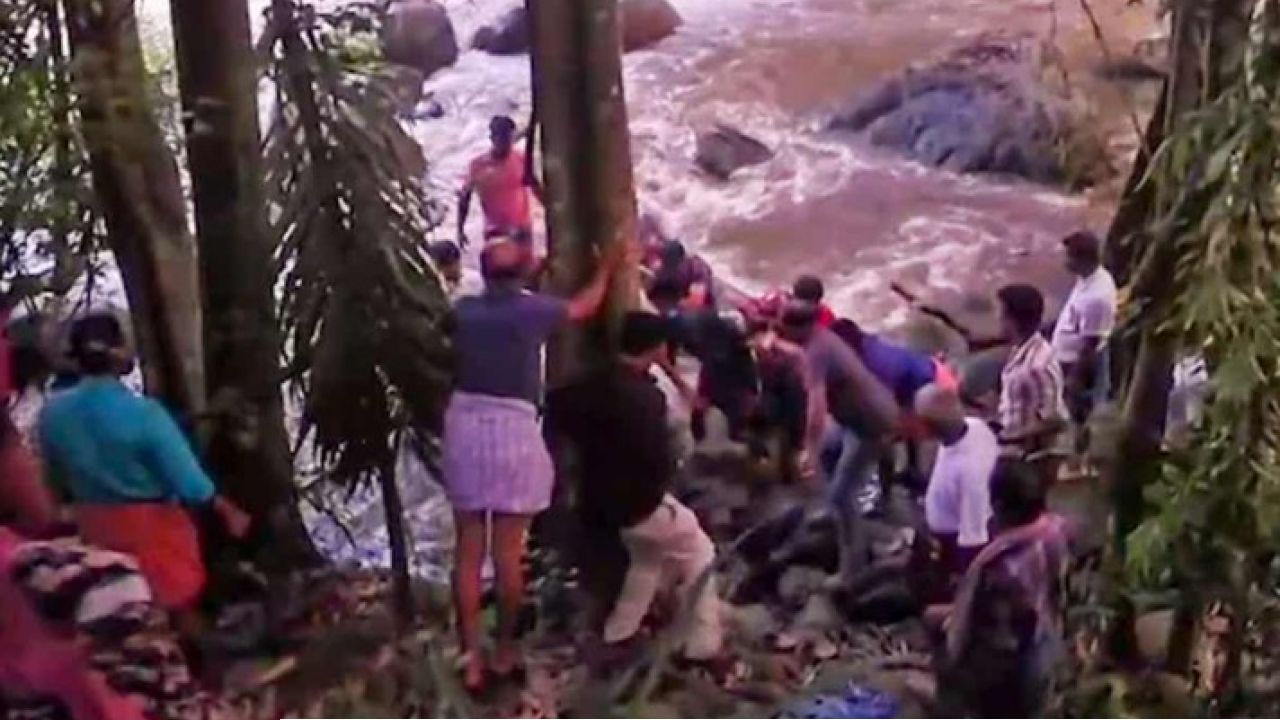 Kerala Tragedy: ঈশ্বরের আপন দেশে প্রকৃতির তাণ্ডব! ধেয়ে এল হড়পা বান ও ভূমিধস, বাড়ছে মৃতের সংখ্যা, নিখোঁজ একাধিক