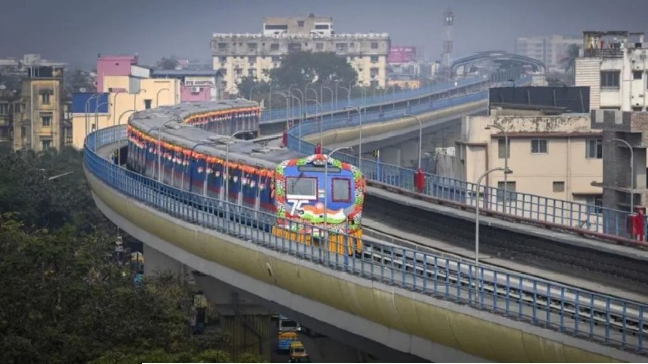 Kolkata Metro: বছরের শুরুতেই ধামাকা! এবার গড়িয়া থেকে সোজা সেক্টর ফাইভ, জট কাটিয়ে চালু হচ্ছে নতুন মেট্রো রুট