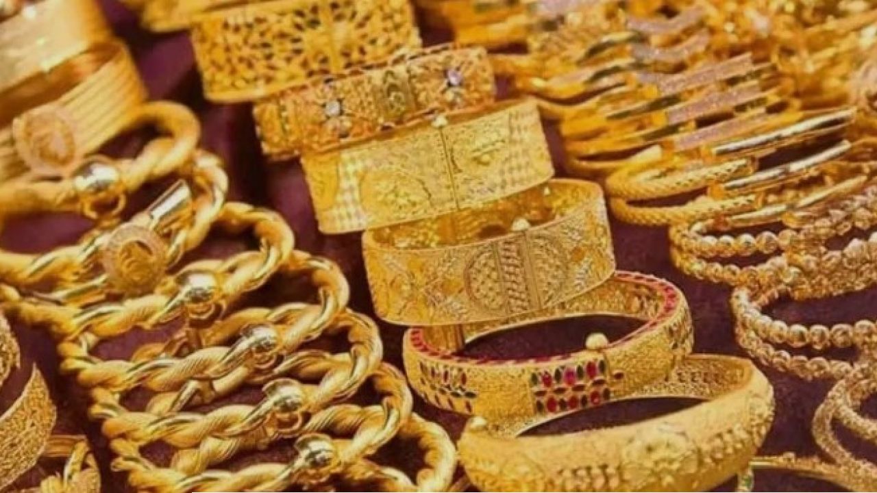 Gold Rate Today: ১০ গ্রামে ৩ লক্ষ ছোঁবে সোনা! মধ্যবিত্তের মাথায় হাত, বিশ্ববাজারের পূর্বাভাসে তীব্র আলোড়ন