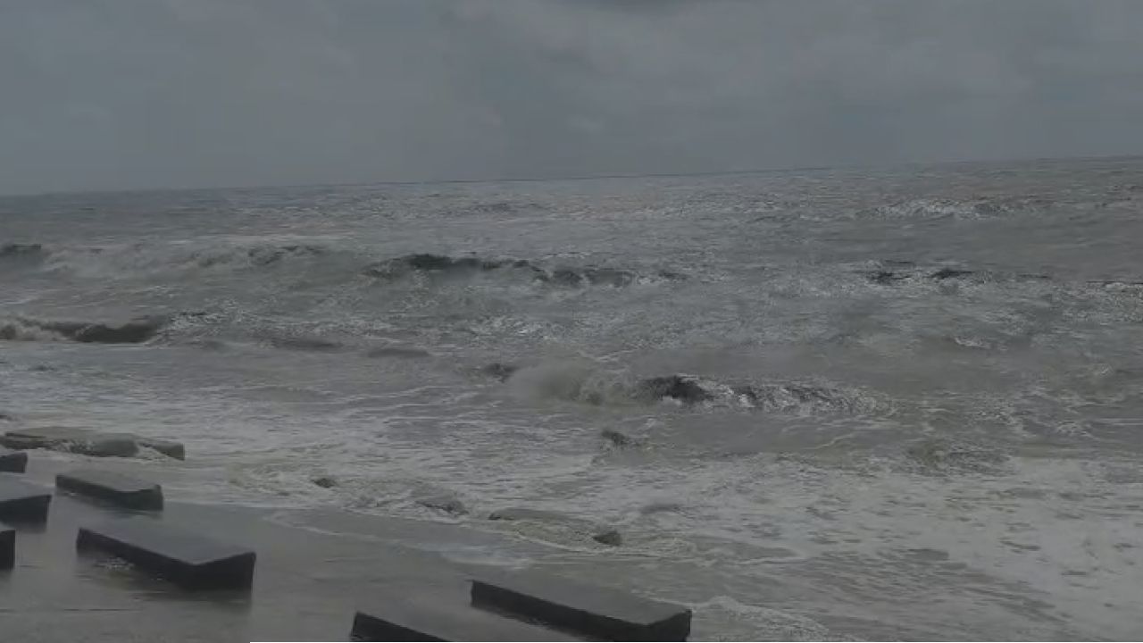  Weather today: মেঘলা উপকূলের আকাশ, সকাল থেকে বৃষ্টি! ঘূর্ণিঝড় থেকে গভীর নিম্নচাপে ‘অর্ণব’