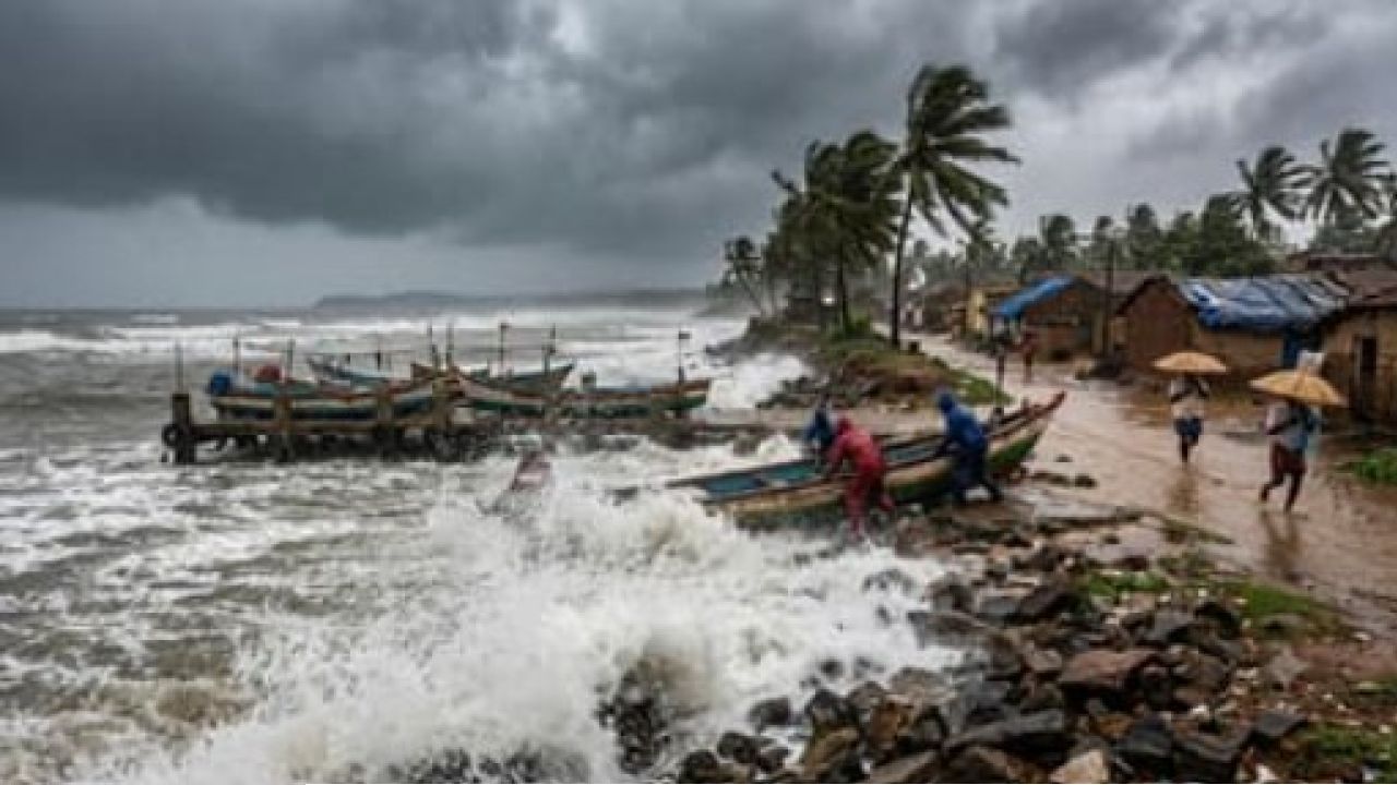 Depression Landfall: অন্ধ্র উপকূলে ল্যান্ডফল গভীর নিম্নচাপের! পুরীতে সমুদ্রে স্নান নিষিদ্ধ, দক্ষিণবঙ্গেও অতিভারী বৃষ্টির দুর্যোগ