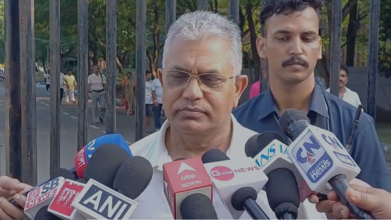 Dilip Ghosh: SRFTI কাণ্ডে ABVP যোগ খারিজ, কুণালকে ভাষণ কমানোর পরামর্শ দিলীপের!