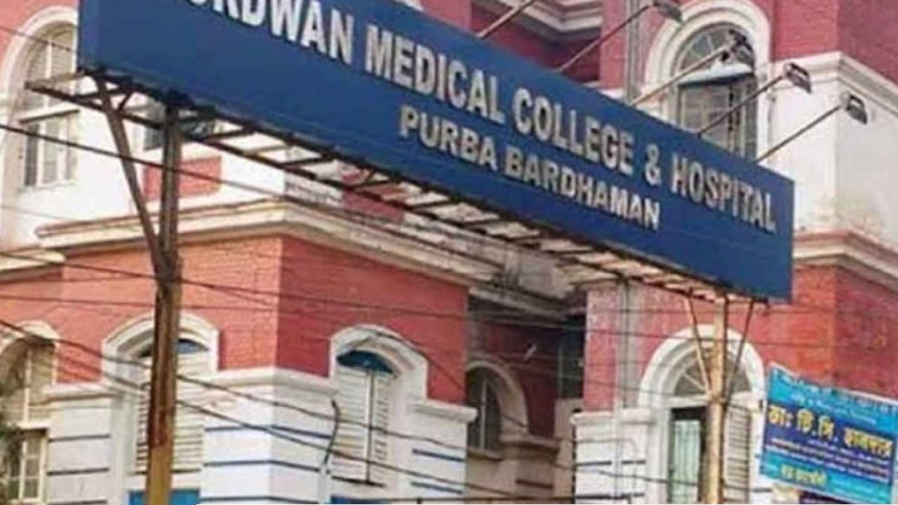Burdwan Medical College: বিছানায় পড়ে থাকা ছোট্ট একটা জিনিস গিলে মরণাপন্ন ৩ বছরের শিশু! জটিল অস্ত্রোপচারে প্রাণ ফেরাল বর্ধমান মেডিক্যাল