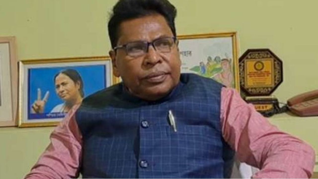  Ajit Maiti: গাড়িচালকের ঘরে থরে থরে অ্যাডমিট কার্ড ও বায়োডেটা! বিপদ বাড়ল পিংলার প্রাক্তন বিধায়কের?