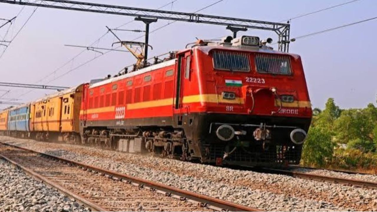  Maldah Rail News: গঙ্গাবাঁধে আচমকা ভাঙন, তছনছ রেললাইন! মালদহ ডিভিশনে একের পর এক দূরপাল্লার ট্রেন বাতিল, ঘোর বিপাকে যাত্রীরা