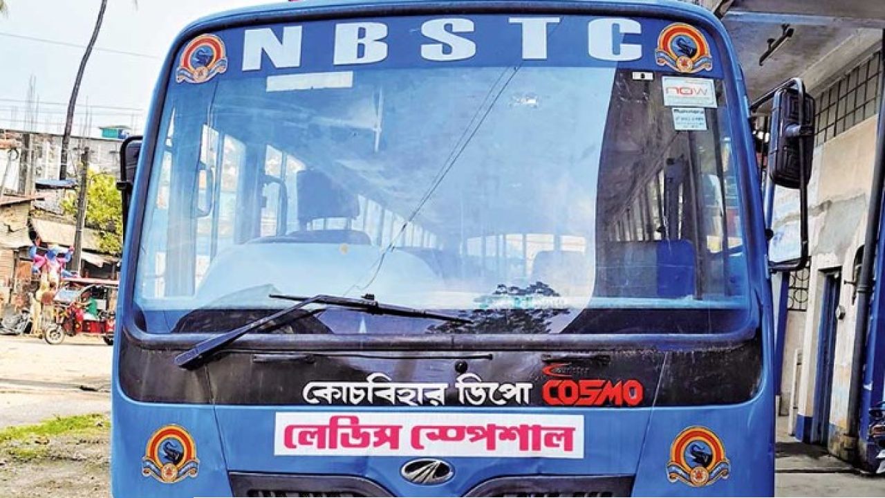 Free Bus Service: মহিলাদের 'ফ্রি' বাসযাত্রায় এবার টান রাজকোষে! পুজোর মুখেই একধাক্কায় ২৫ কোটি চাইল এনবিএসটিসি