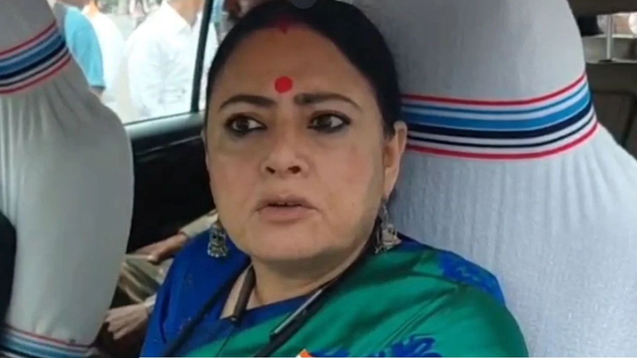  ‘নিজেদের লোকই সামলাতে পারেন না!’ ক্যামাক স্ট্রিট কাণ্ডে অগ্নিমিত্রার নিশানায় অভিষেক 