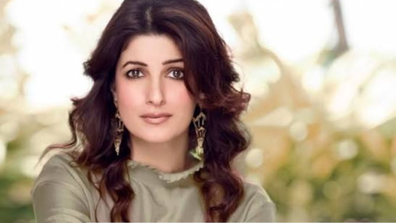  ‘কোফতা-কাবাব’ খেলেই মোগল মুছে যাবে? টুইঙ্কলের মন্তব্যে চটলেন সীমা, টানলেন ‘কেশরী’-র প্রসঙ্গ 