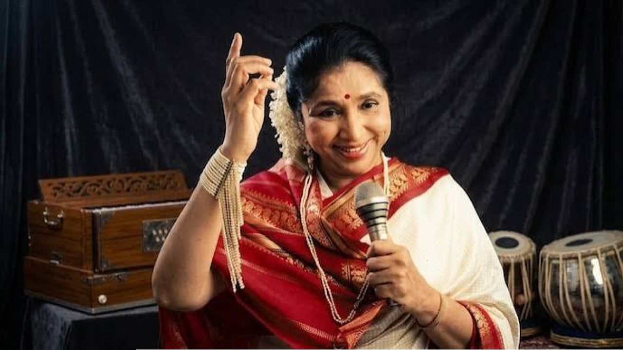 “দম মারো দম” থেকে “যেতে দাও আমায় ডেকো না”—আজ আপনার প্লেলিস্টে সেরা আশা-স্পেশাল গান কোনটা?