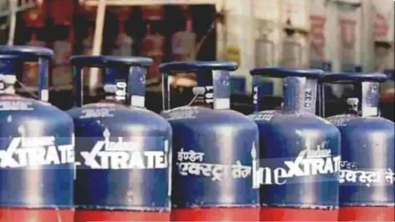 Commercial Gas Price: উৎসবের মুখেই পকেটে চরম কোপ! ফের রকেট গতিতে বাড়ল গ্যাসের দাম, এক ধাক্কায় কোথায় পৌঁছল দর?