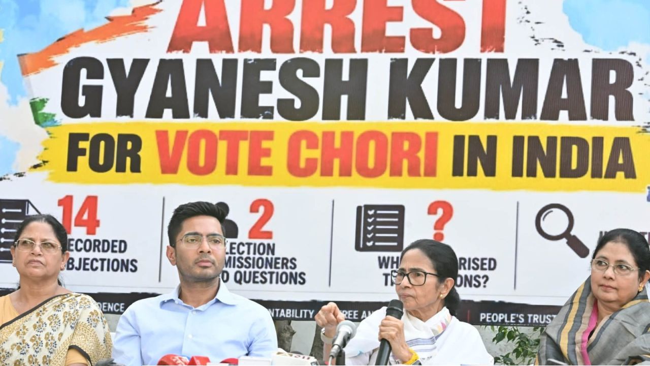 Mamata Banerjee: ‘ভোট লুট’ ইস্যুতে ফের বিস্ফোরক মমতা! দিল্লি থেকে নির্বাচন কমিশনকে নিশানা, কাঠগড়ায় জ্ঞানেশ-সীমা