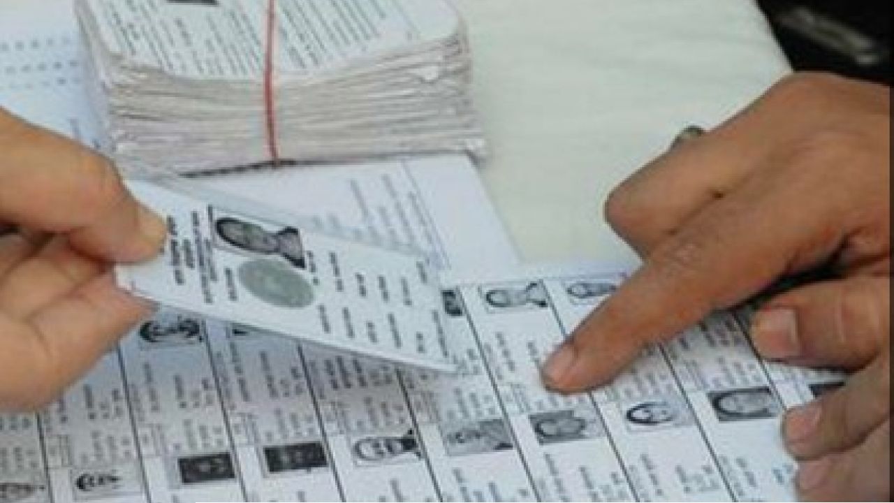 Voter List Controversy: ‘বাড়ি বাড়ি গেলে হতে পারে আক্রমণ!’ আট জেলা নিয়ে চরম আতঙ্কে বিএলও-রা, সিইও-কে জরুরি চিঠি