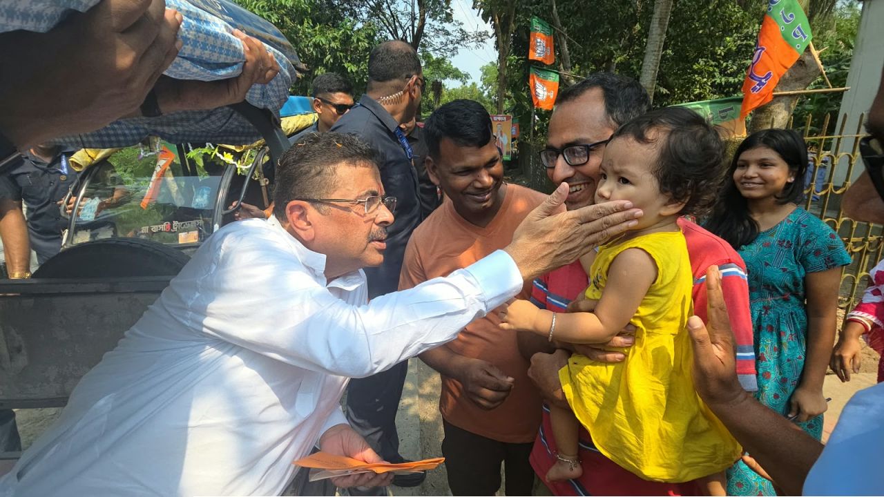 West Bengal bypoll: নন্দীগ্রাম-রেজিনগর উপভোটে তপ্ত বাংলা, হুমায়ূন জালে পড়তেই স্বস্তিতে বিজেপি?