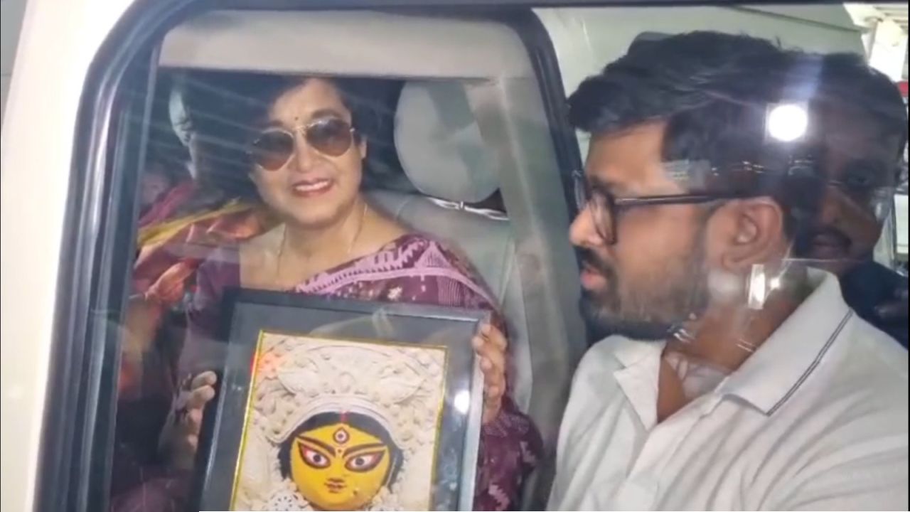 Taslima Nasrin Kolkata Visit: পালাবদলের পর দ্বিতীয়বার তিলোত্তমায় তসলিমা, প্রশংসার ফাঁকেই নিশানা বাংলাদেশের মৌলবাদ