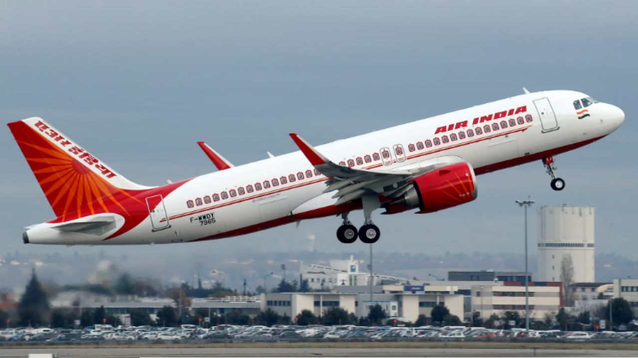 Air India : ফ্লাইদুবাইয়ের আতঙ্ক কাটিয়ে উঠতে না উঠতেই এবার এয়ার ইন্ডিয়ায় হাইজ্যাক অ্যালার্ট! জয়পুরে জরুরি অবতরণ