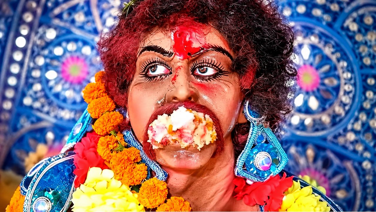 Durga Puja: দশমীতে সিংহ-অসুরেরও মিষ্টিমুখ! বরণ চলছে উমার, সোশ্যাল মিডিয়ায় ভাইরাল মজার ছবি