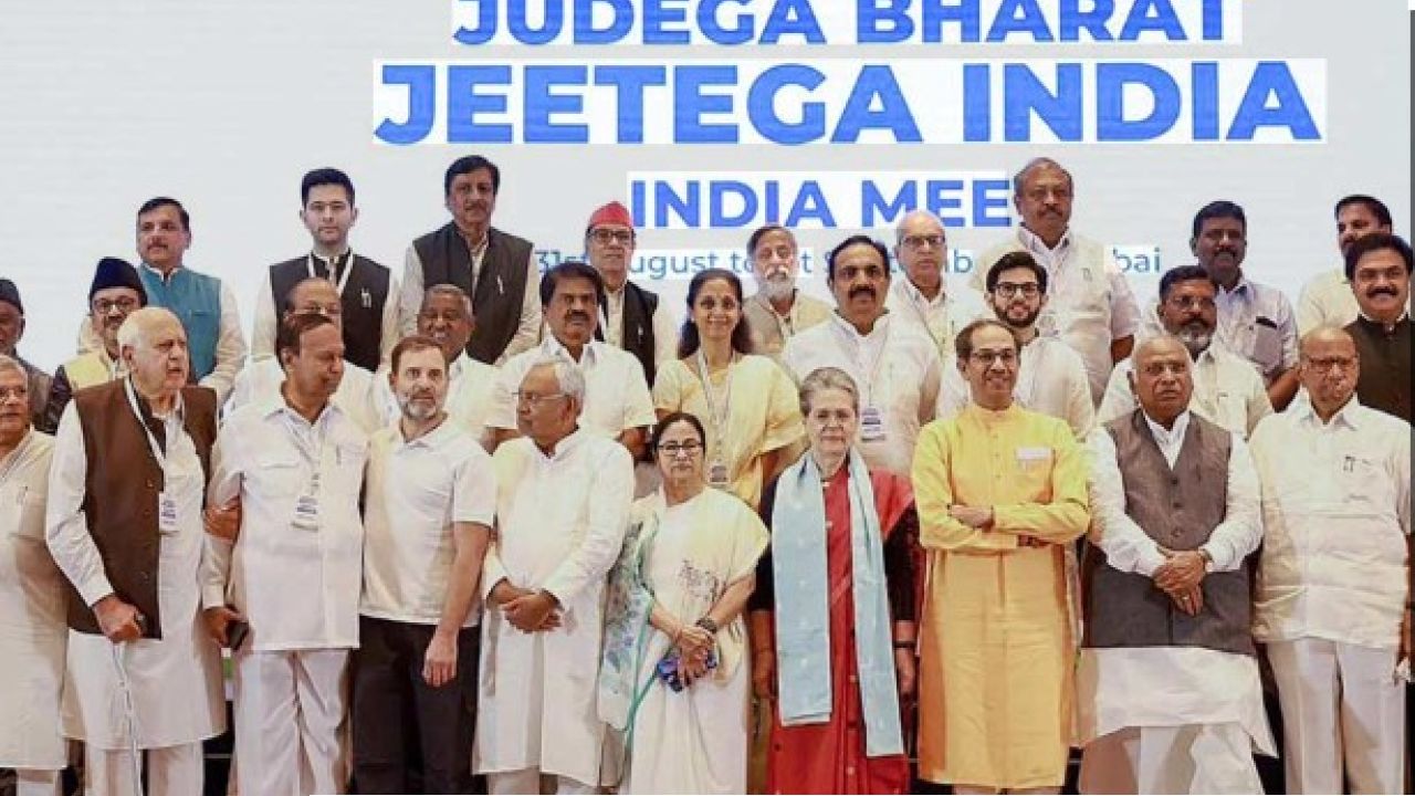 INDIA Alliance: পুজোর রেশ কাটতে না কাটতেই মেগা যুদ্ধের ডাক! আজই ভার্চুয়াল বৈঠকে মুখোমুখি মমতা-সনিয়ারা, কিসের এত তাড়া?