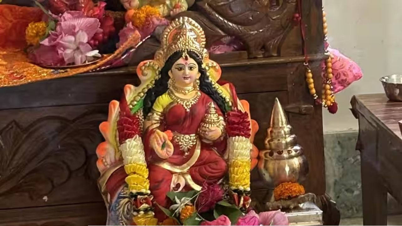 Kojagari Laxmi Puja: লক্ষ্মীর কৃপা পেতে রাত জাগবেন? কবে শুরু ও শেষ পূর্ণিমা তিথি, জেনে নিন পুজোর দিনক্ষণ