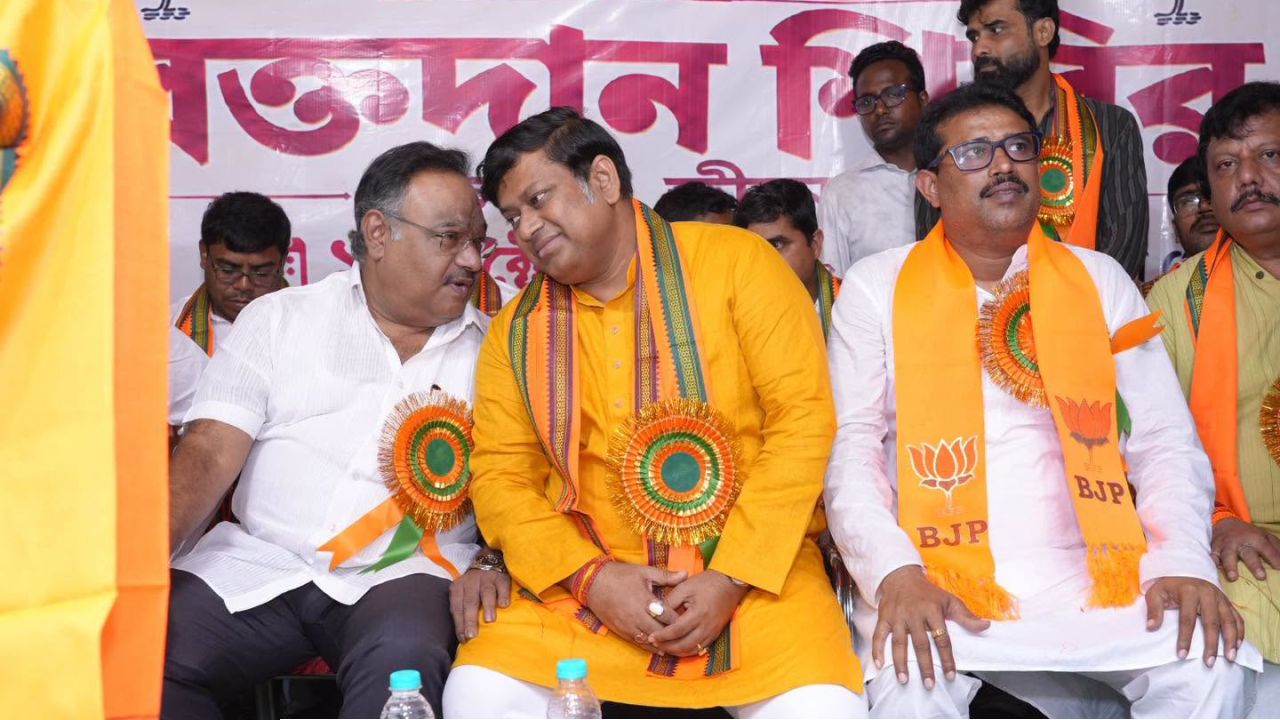 Shamik Bhattacharya: ‘তৃণমূলের দলবদলুদের টিকিট নয়!’ পুরভোটে টিকিট বণ্টন নিয়ে কী বললেন বিজেপি সভাপতি শমীক?