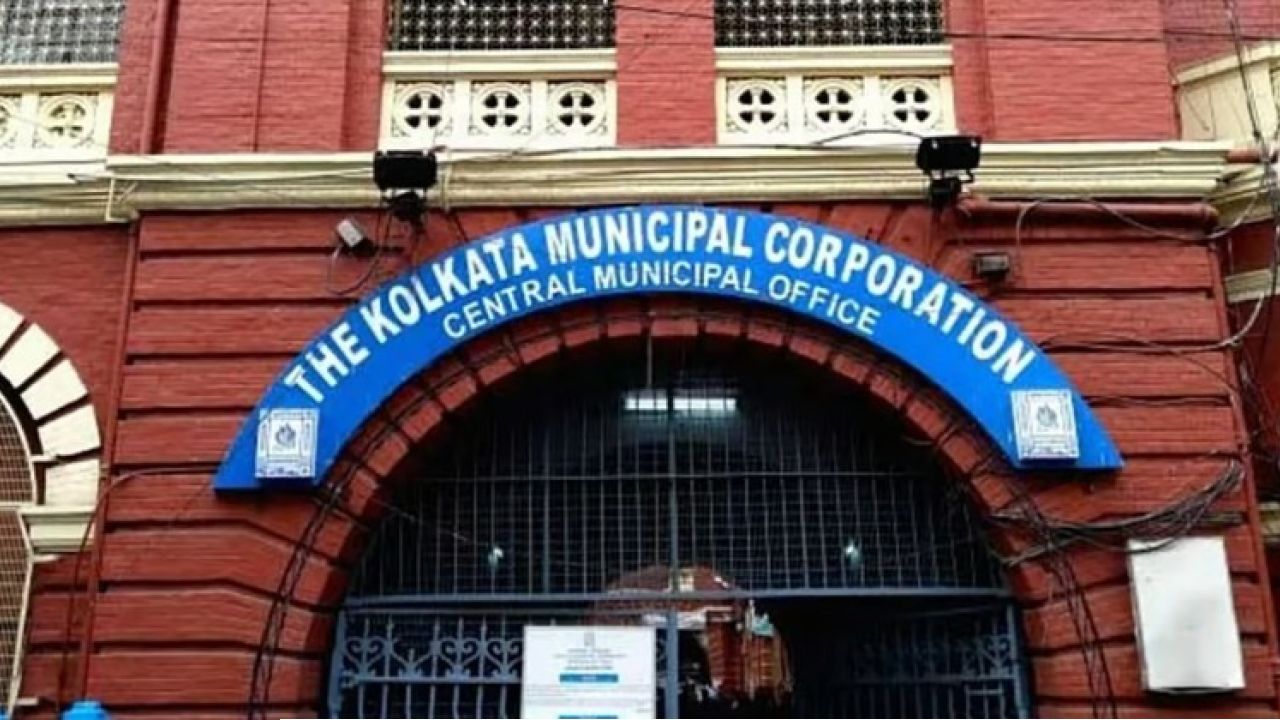 Kolkata Municipal Corporation: সার্ভার ধসে স্তব্ধ পুরসভা! ব্যাঙ্ক তালিকার পুরনো হিসেবে মিলল বেতন, আটকে এরিয়ার ও বর্ধিত ডিএ