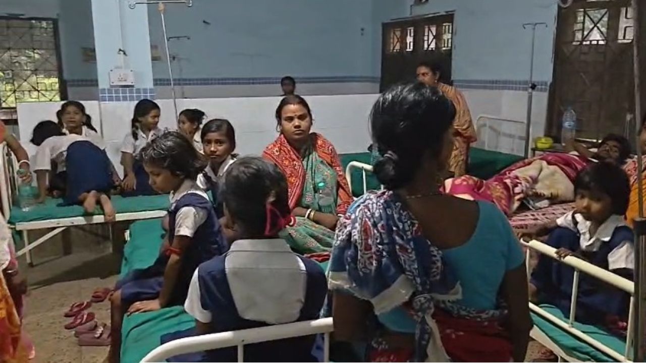 Mid Day Meal :খাবার মুখে তুলতেই বিপত্তি! মিড ডে মিল খেয়ে অসুস্থ ১১ পড়ুয়া, উঠছে প্রশ্ন 