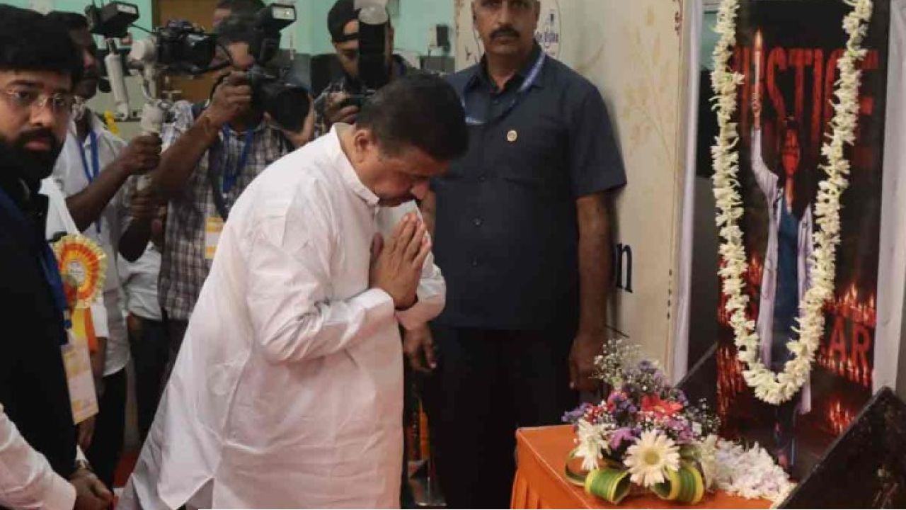 RGKar Case: ‘নিগম এখনও কেন পদে?’ আরজি করে শুভেন্দুর সামনেই বিস্ফোরক অভয়ার মা! তদন্তের আশ্বাস মুখ্যমন্ত্রীর