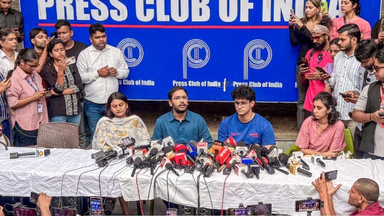 Delhi Police: ‘পিছু হটব না!’ ২৪ ঘণ্টা আটক থাকার পর মুক্তি পেতেই হুঙ্কার ককরোচ নেতাদের, দিল্লিতে ধুন্ধুমার!