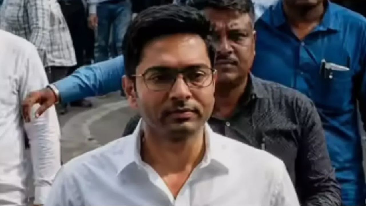 Abhishek Banerjee: থানায় হাজিরা এড়ালেন অভিষেক! তলবের আগে ৪৮ ঘণ্টার নোটিসের দাবি তুলতেই শোরগোল রাজ্য রাজনীতিতে