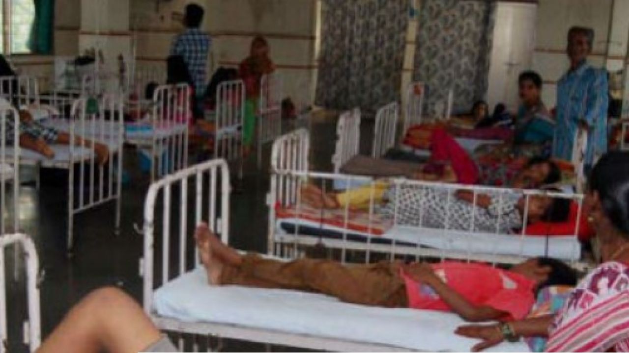 Murshidabad Medical College: হস্টেলের পনিরের তরকারিতে মাদক মেশানোর অভিযোগ! রাতের খাবার খেয়ে অসুস্থ ৪৪ ছাত্রী, চাঞ্চল্য বহরমপুরে