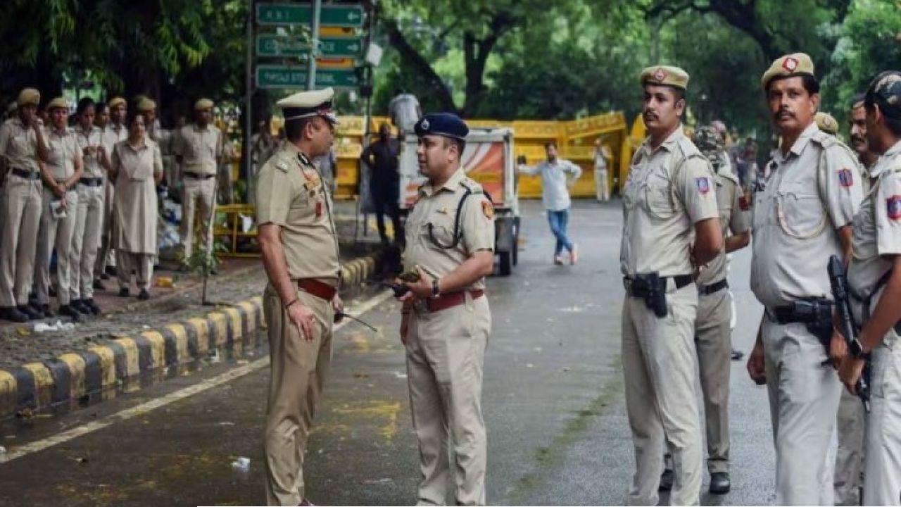 Delhi High Court: একদিনের অবরোধেই ২০০০ কোটির বিরাট ক্ষতি! পুলিশের ওপর ক্ষুব্ধ ব্যবসায়ীরা সোজা দিল্লি হাই কোর্টে
