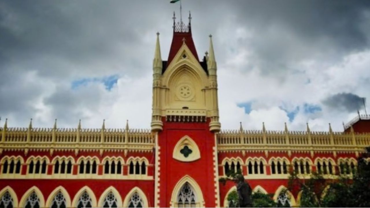  Calcutta High Court: বামেদের বুকস্টল গুঁড়িয়ে দিতেই বুলডোজার কাণ্ডে সরাসরি হাইকোর্টে সিপিএম! কুণাল ঘোষের উপস্থিতি ঘিরে তুঙ্গে জল্পনা, তীব্র ক্ষোভ স্বপন দাশগুপ্তের