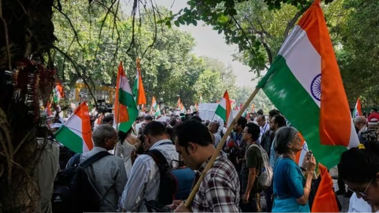  Delhi Protest:দিল্লির রাজপথে আন্দোলনের ঝড়! নির্বাচন কমিশন ঘেরাওয়ের ডাকে অবরুদ্ধ রাজধানী, চাপে মোদী সরকার?