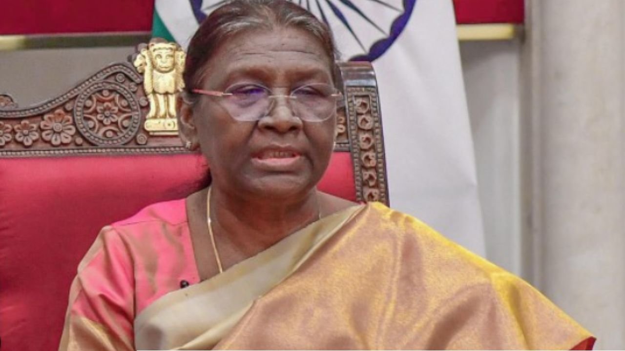 রাষ্ট্রপতি অবমাননা ইস্যুতে নবান্ন-দিল্লি সংঘাত তুঙ্গে! শিলিগুড়ির সিপি ও দার্জিলিংয়ের ডিএম-কে তলব কেন্দ্রের