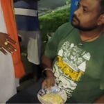 ডিম ছোড়া নয়, ‘দুর্নীতিগ্রস্ত’ তৃণমূল নেতাকে পাতে গরম গরম অমলেট! দুর্গাপুরে বিজেপির অভিনব ‘গান্ধীগিরি’!