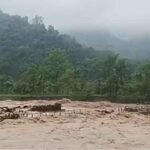 মেঘভাঙা বৃষ্টিতে কাঁপছে পাহাড়! বিচ্ছিন্ন দার্জিলিং-শিলিগুড়ি সংযোগ, বন্ধ ট্রাফিক