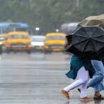 শ্রাবণের শুরুতেই জোড়া ফলার খাঁড়া! দক্ষিণবঙ্গ জুড়ে তুমুল বৃষ্টির হলুদ সতর্কতা, ভাসবে কি কলকাতাও?