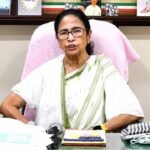 ‘আমাকে হাউস অ্যারেস্ট করা হয়েছে!’ ফেসবুক লাইভে বিস্ফোরক মমতা, সকাল হতেই কালীঘাটের বাড়ি থেকে সরল বিশাল পুলিশবাহিনী