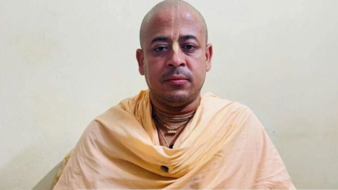 Chinmoy Krishna Das: মায়ের শেষযাত্রায় মাত্র ৫ ঘণ্টার জেলমুক্তি! দীর্ঘ বন্দিদশার পর চিন্ময় প্রভুর প্যারোল ঘিরে কী বলছে প্রশাসন?